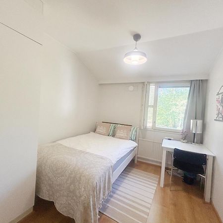 Private Rooms Near Metro, Free Parking,Direct Bus From Airport هلسنكي المظهر الخارجي الصورة