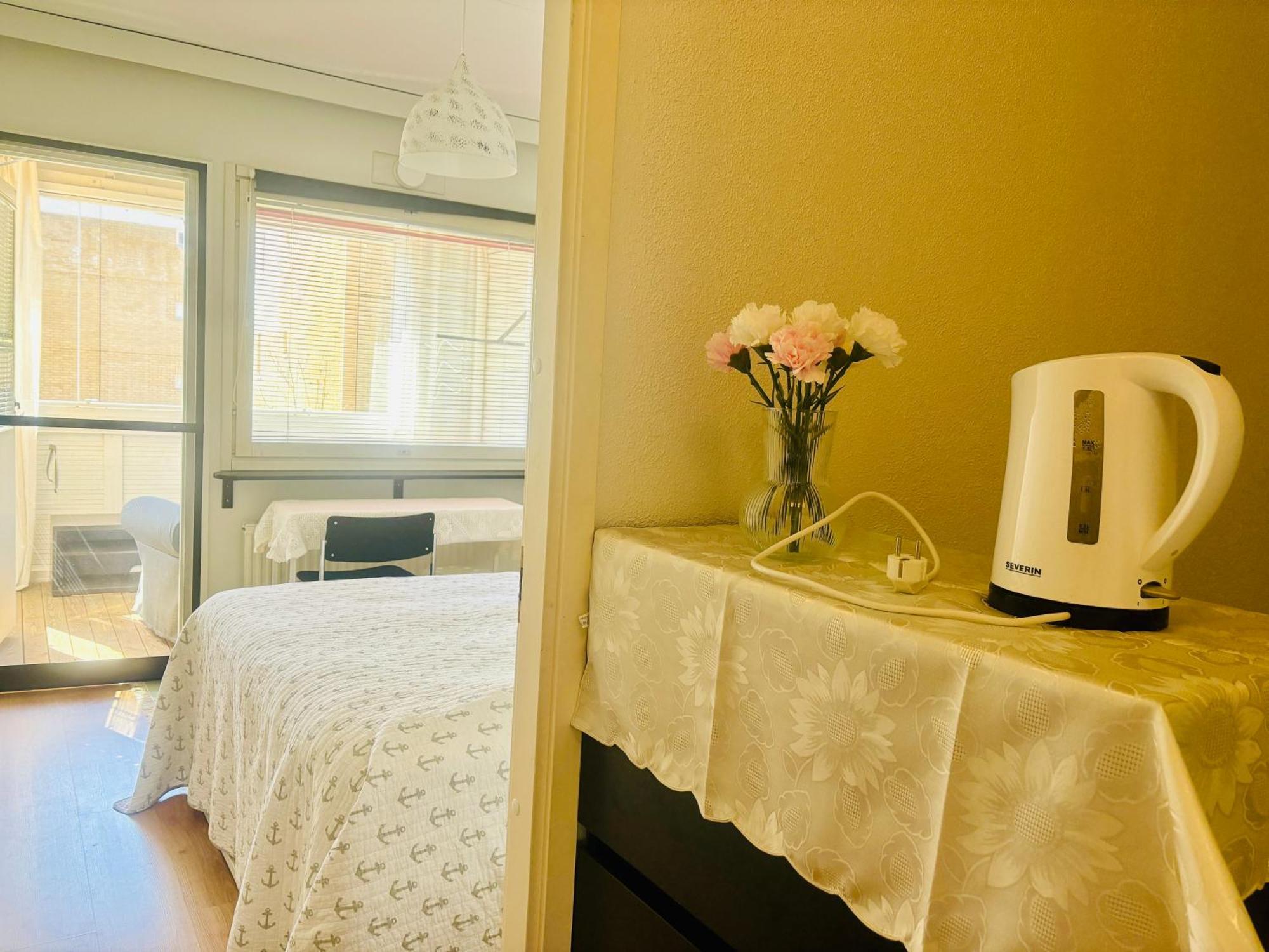 Private Rooms Near Metro, Free Parking,Direct Bus From Airport هلسنكي المظهر الخارجي الصورة
